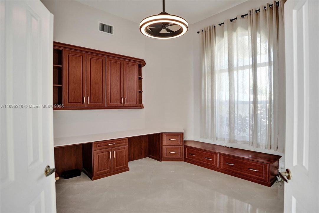 En Venta: $1,950,000 (5 camas, 3 baños, 3183 Pies cuadrados)