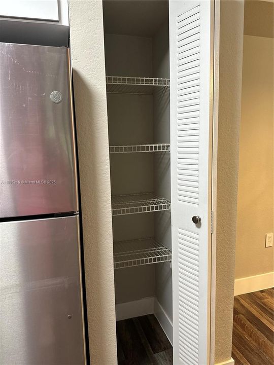 Под контрактом: $1,800 (1 спален, 1 ванн, 650 Квадратных фут)