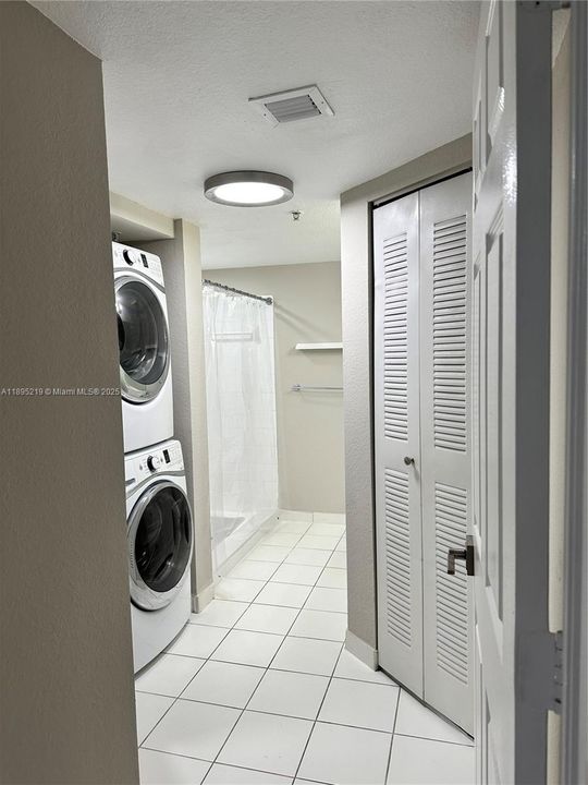 Под контрактом: $1,800 (1 спален, 1 ванн, 650 Квадратных фут)