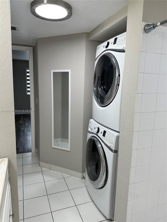 Под контрактом: $1,800 (1 спален, 1 ванн, 650 Квадратных фут)