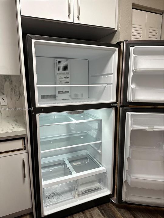 Под контрактом: $1,800 (1 спален, 1 ванн, 650 Квадратных фут)