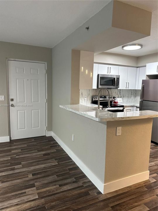 Под контрактом: $1,800 (1 спален, 1 ванн, 650 Квадратных фут)