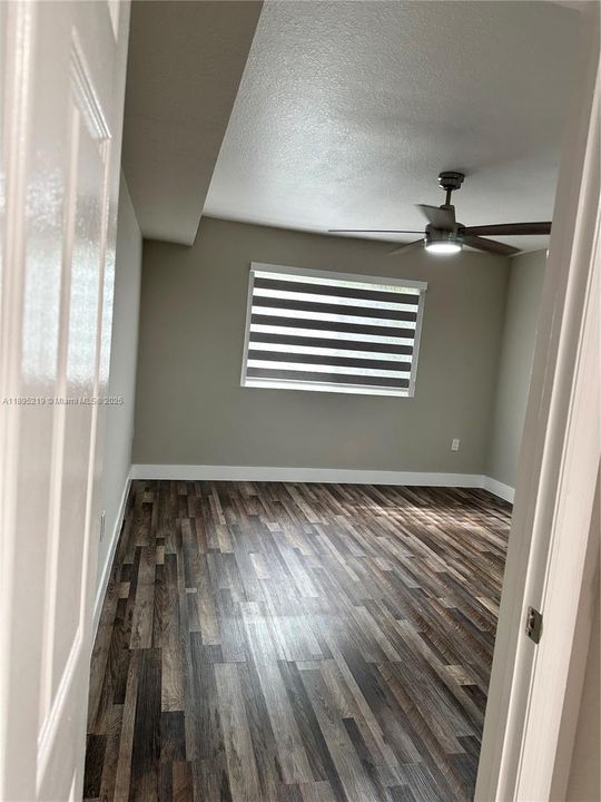 Под контрактом: $1,800 (1 спален, 1 ванн, 650 Квадратных фут)