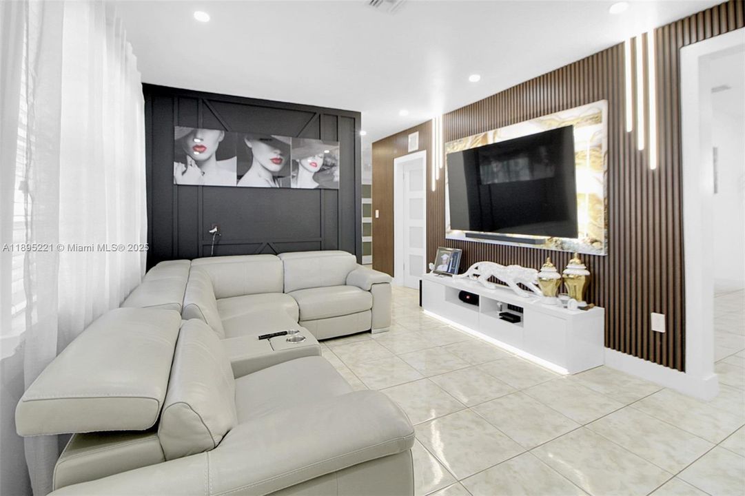 Active With Contract: $775,000 (4 beds, 3 baths, 1500 Square Feet)