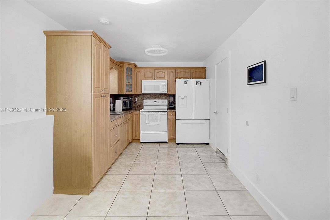 Active With Contract: $775,000 (4 beds, 3 baths, 1500 Square Feet)