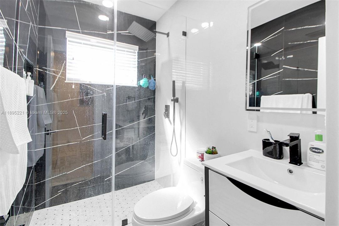 Active With Contract: $775,000 (4 beds, 3 baths, 1500 Square Feet)