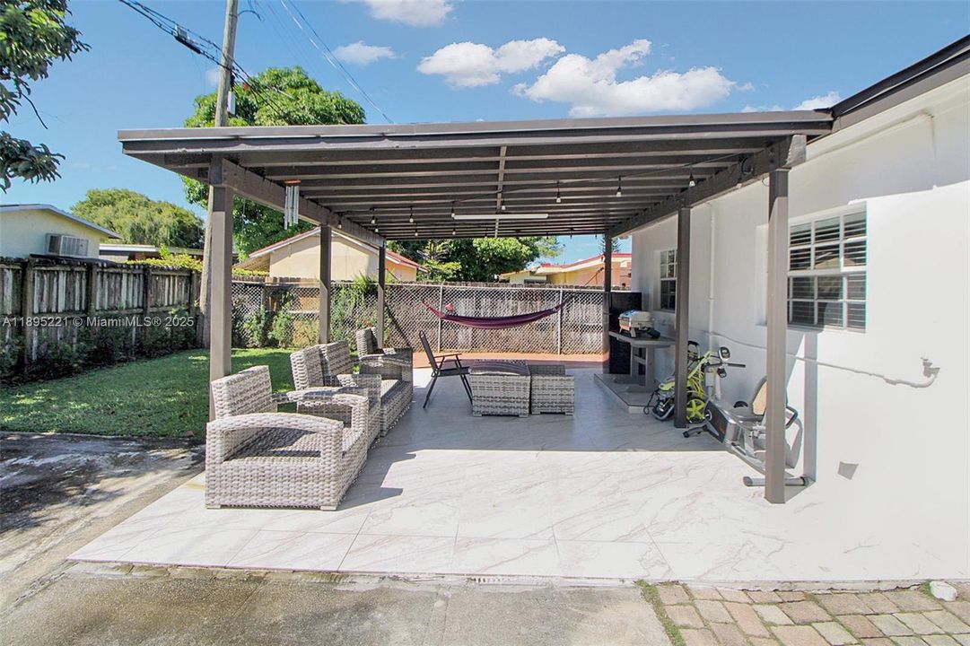 Active With Contract: $775,000 (4 beds, 3 baths, 1500 Square Feet)