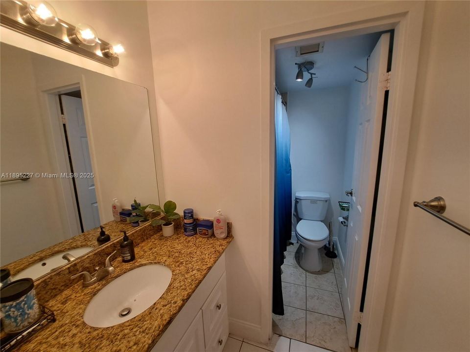 For Sale: $189,000 (1 beds, 1 baths, 778 Square Feet)
