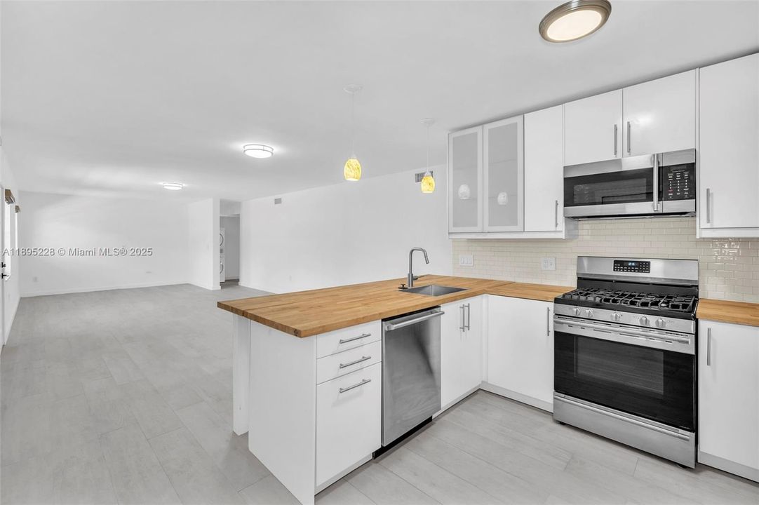 最近租的: $3,500 (2 贝兹, 2 浴室, 1064 平方英尺)