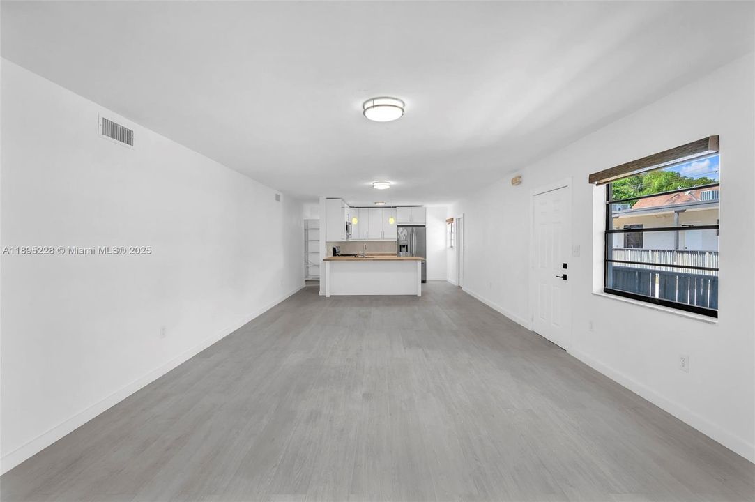 最近租的: $3,500 (2 贝兹, 2 浴室, 1064 平方英尺)