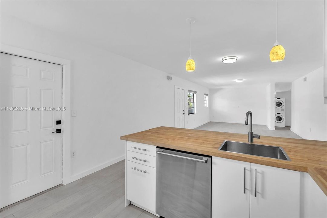 最近租的: $3,500 (2 贝兹, 2 浴室, 1064 平方英尺)