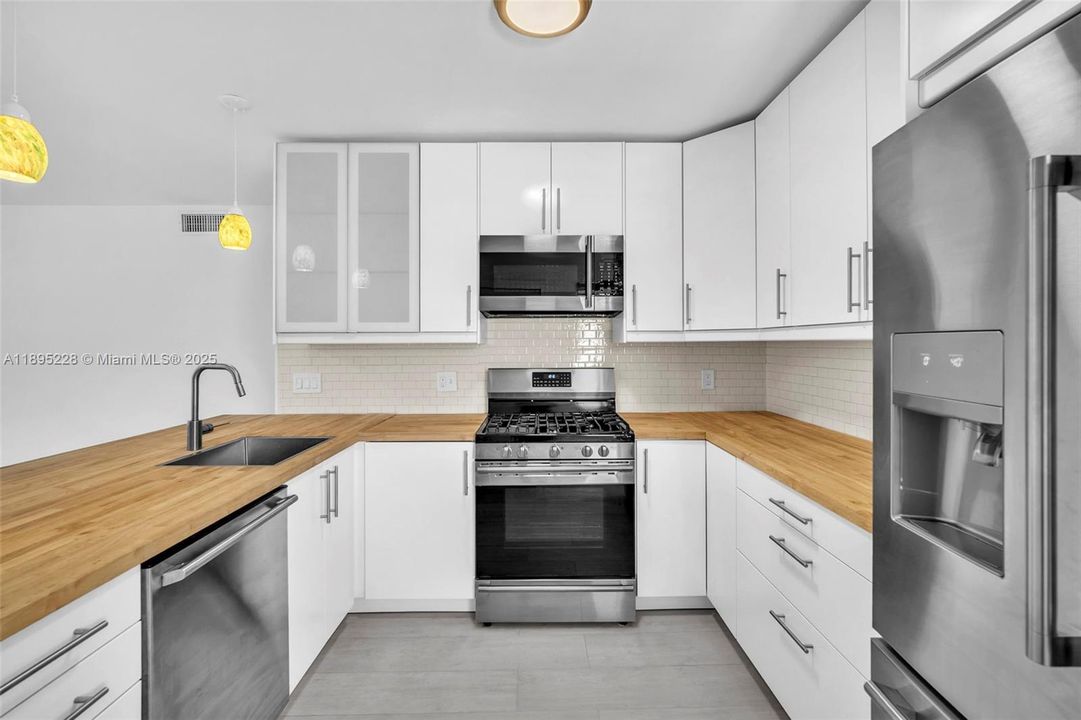 最近租的: $3,500 (2 贝兹, 2 浴室, 1064 平方英尺)