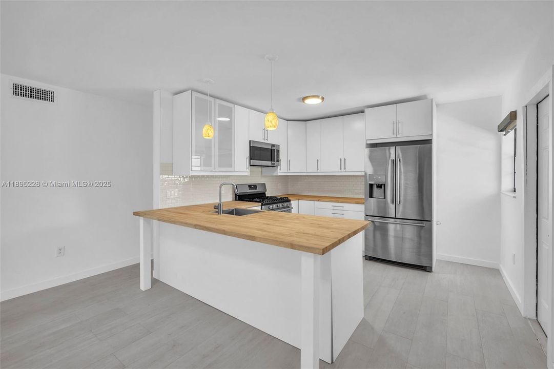 最近租的: $3,500 (2 贝兹, 2 浴室, 1064 平方英尺)