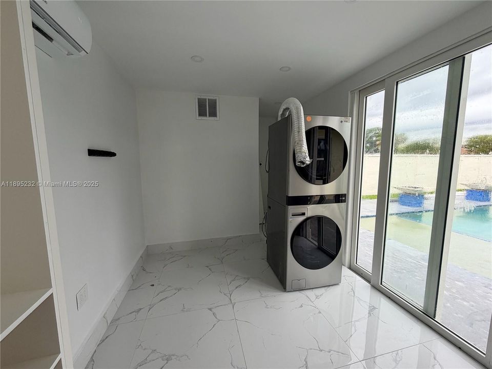 最近租的: $4,000 (3 贝兹, 2 浴室, 1763 平方英尺)