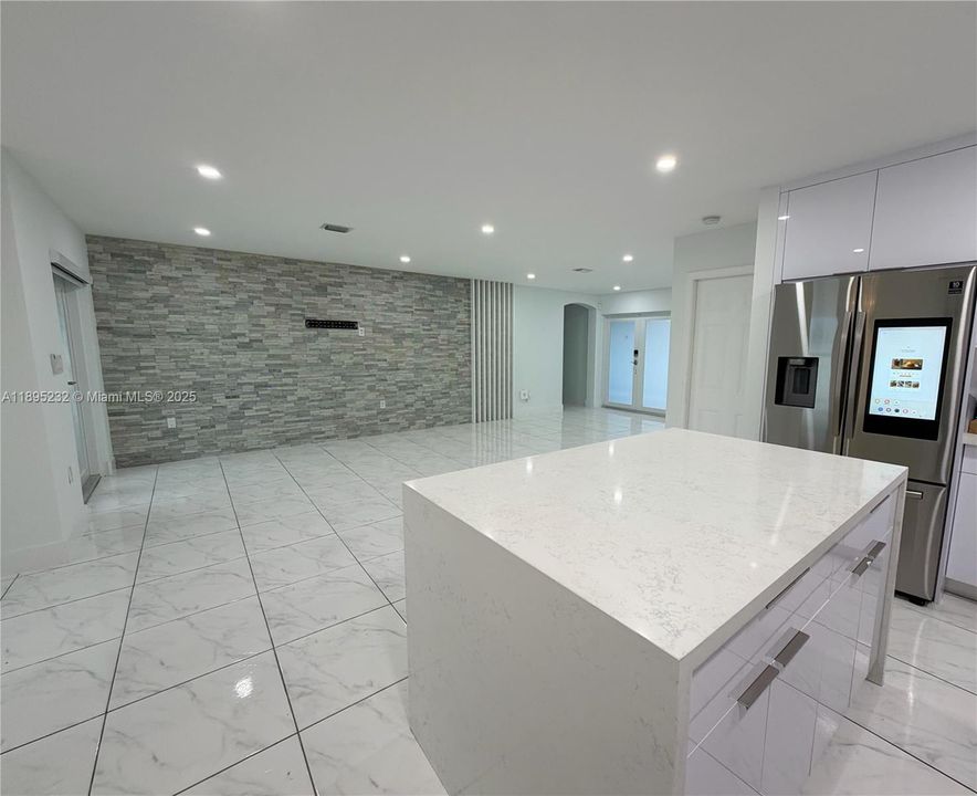 最近租的: $4,000 (3 贝兹, 2 浴室, 1763 平方英尺)