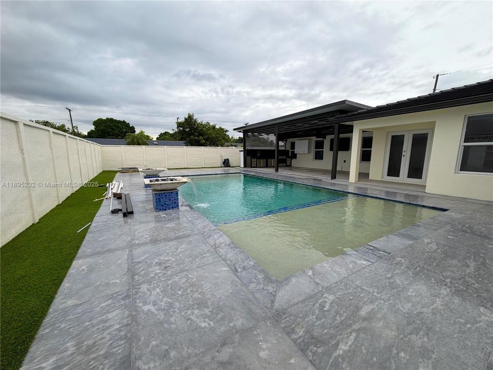 最近租的: $4,000 (3 贝兹, 2 浴室, 1763 平方英尺)