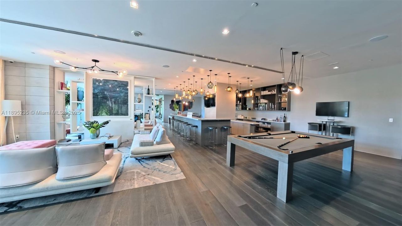 Под контрактом: $4,950 (1 спален, 2 ванн, 0 Квадратных фут)