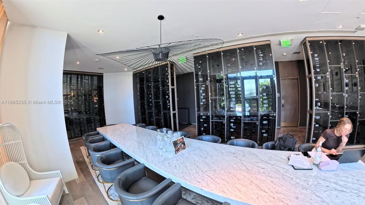 Под контрактом: $4,950 (1 спален, 2 ванн, 0 Квадратных фут)