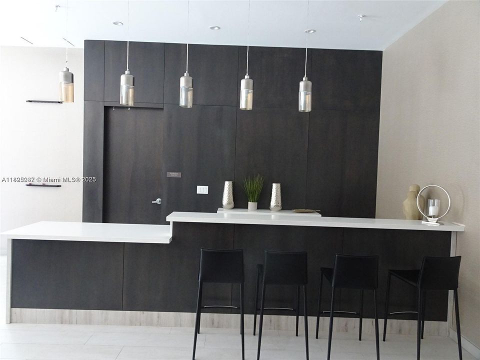 Recently Rented: $2,800 (1 beds, 1 baths, 722 Square Feet)