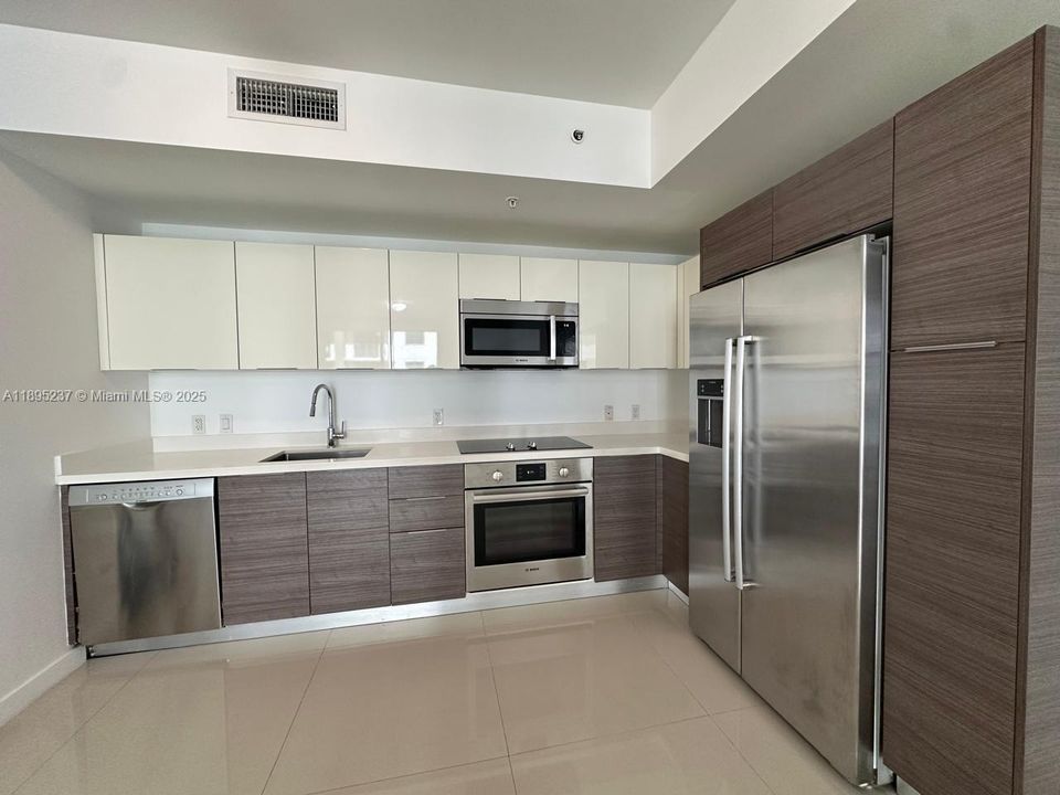 Recently Rented: $2,800 (1 beds, 1 baths, 722 Square Feet)