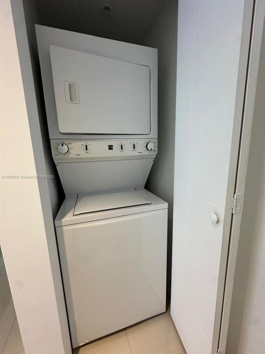 Recently Rented: $2,800 (1 beds, 1 baths, 722 Square Feet)