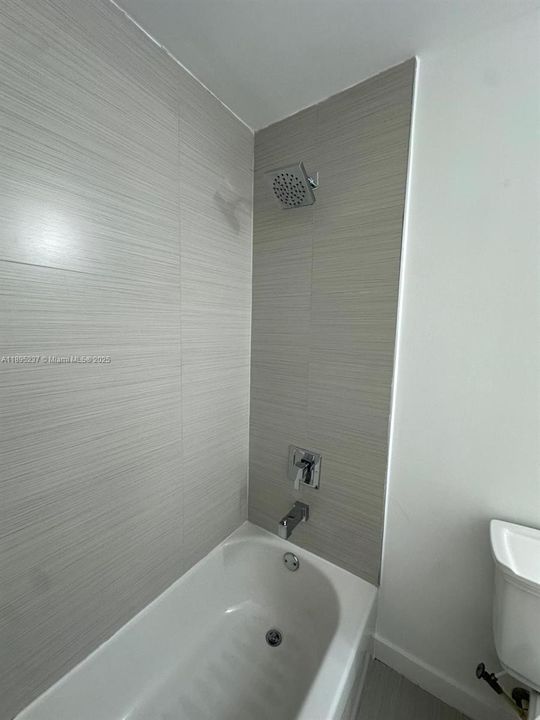 Recently Rented: $2,800 (1 beds, 1 baths, 722 Square Feet)