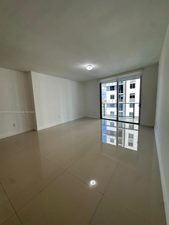 Recently Rented: $2,800 (1 beds, 1 baths, 722 Square Feet)