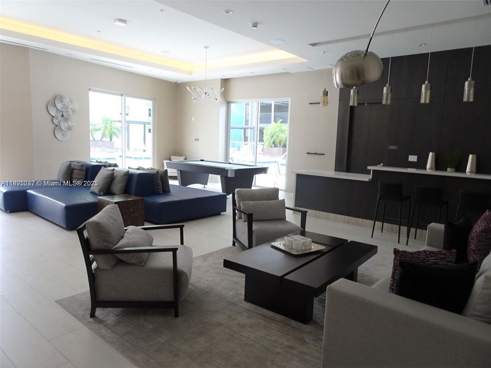 Recently Rented: $2,800 (1 beds, 1 baths, 722 Square Feet)