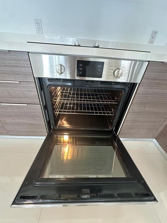 Recently Rented: $2,800 (1 beds, 1 baths, 722 Square Feet)