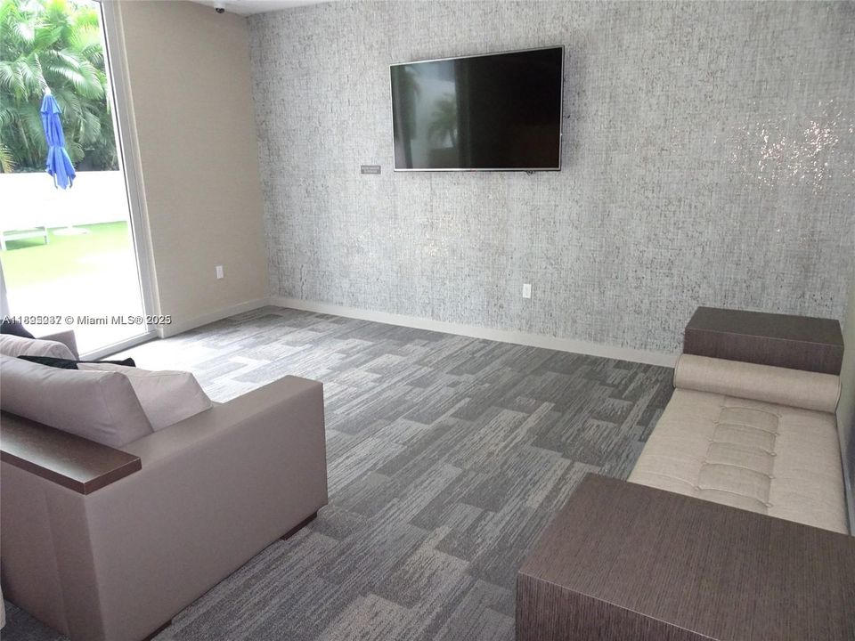 Recently Rented: $2,800 (1 beds, 1 baths, 722 Square Feet)