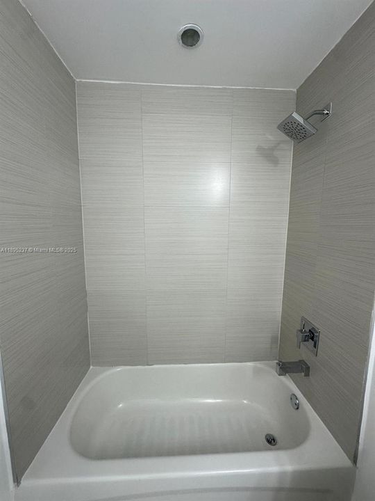 Recently Rented: $2,800 (1 beds, 1 baths, 722 Square Feet)