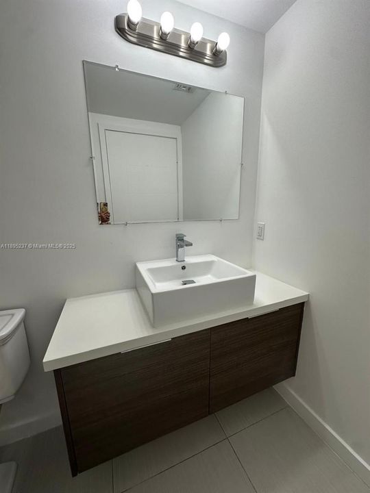 Recently Rented: $2,800 (1 beds, 1 baths, 722 Square Feet)