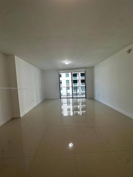 Recently Rented: $2,800 (1 beds, 1 baths, 722 Square Feet)