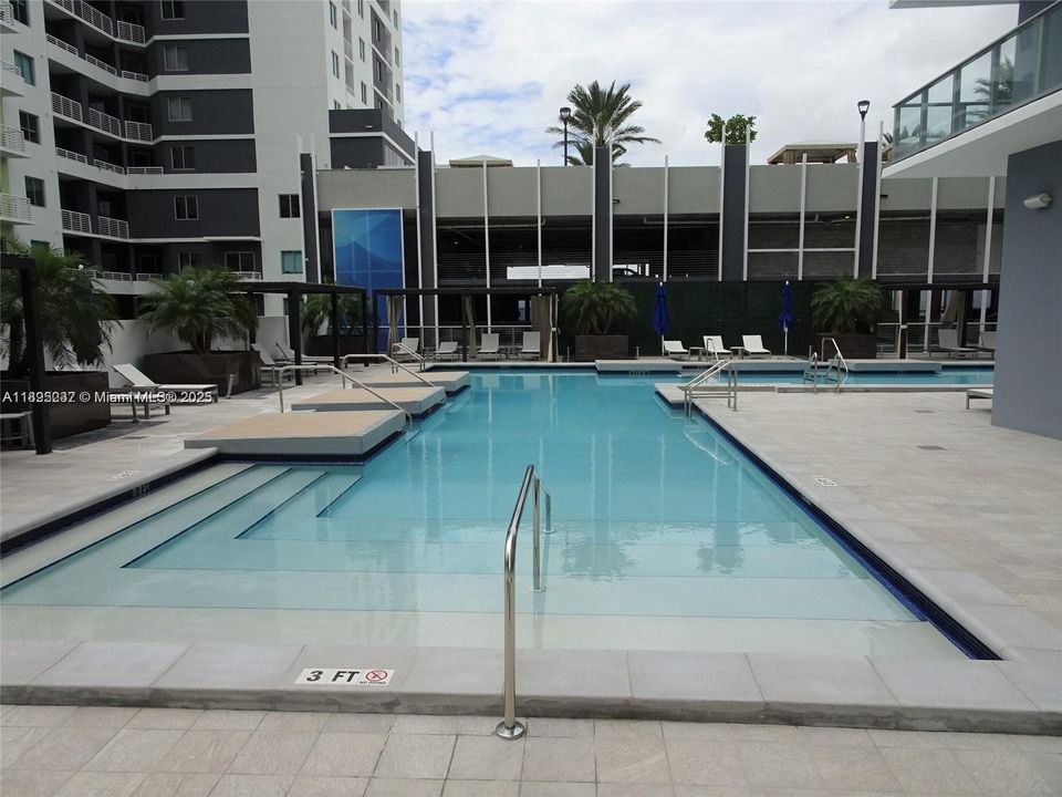 Recently Rented: $2,800 (1 beds, 1 baths, 722 Square Feet)