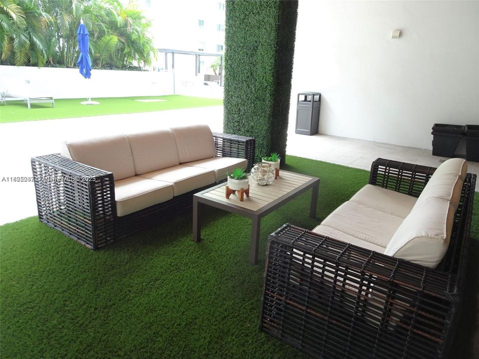 Recently Rented: $2,800 (1 beds, 1 baths, 722 Square Feet)