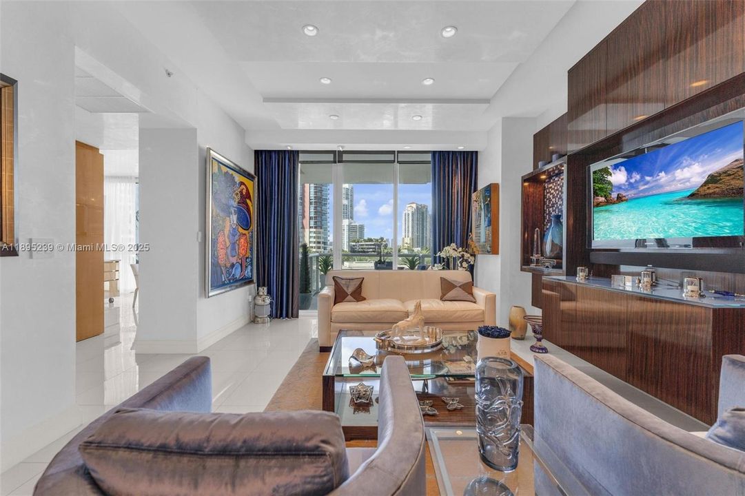 На продажу: $3,700,000 (2 спален, 2 ванн, 1897 Квадратных фут)