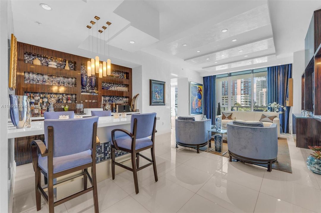 На продажу: $3,700,000 (2 спален, 2 ванн, 1897 Квадратных фут)