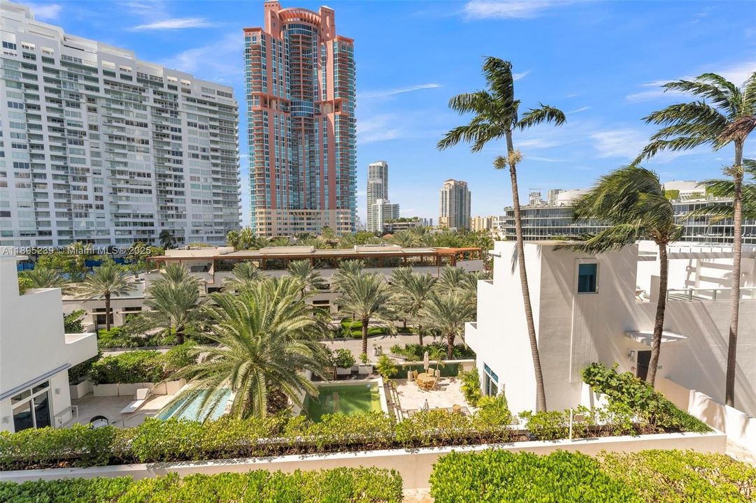 На продажу: $3,700,000 (2 спален, 2 ванн, 1897 Квадратных фут)