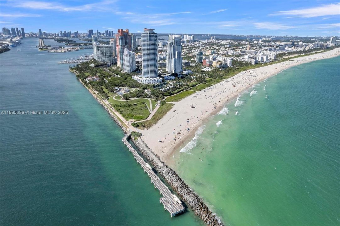 На продажу: $3,700,000 (2 спален, 2 ванн, 1897 Квадратных фут)