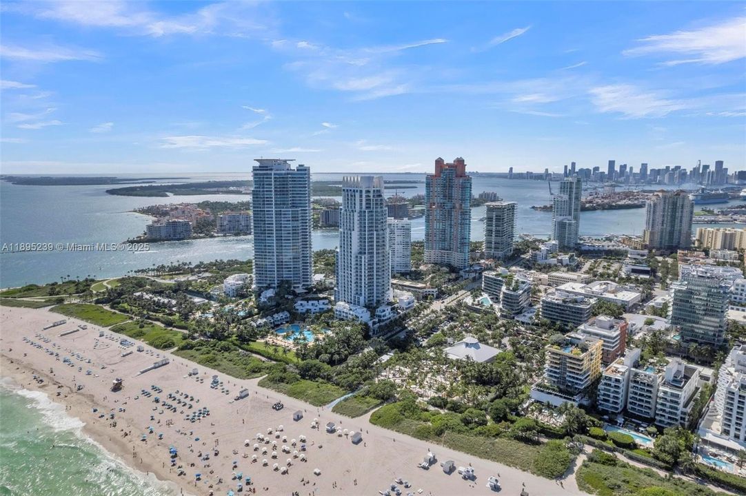 На продажу: $3,700,000 (2 спален, 2 ванн, 1897 Квадратных фут)