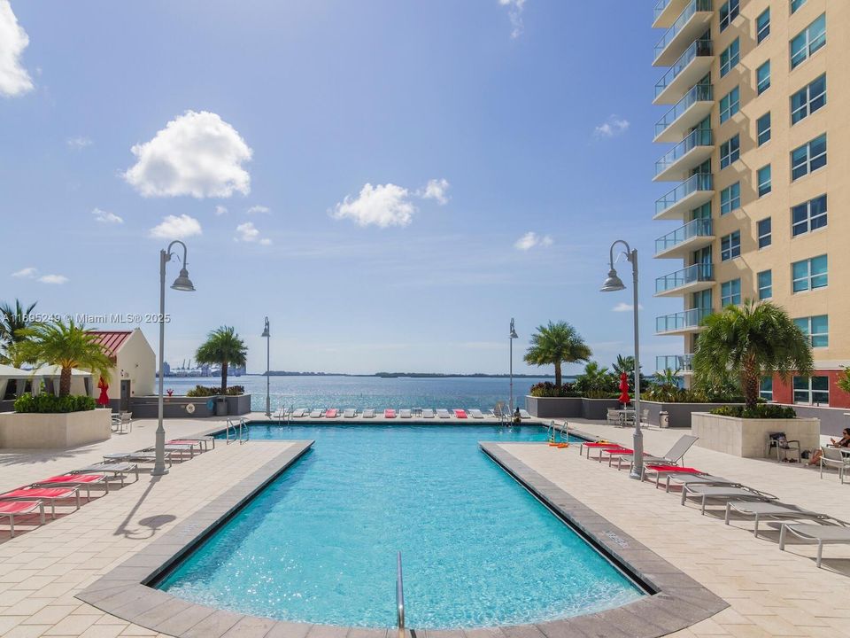 For Rent: $3,900 (2 beds, 2 baths, 1140 Square Feet)