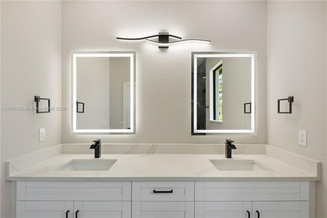 For Sale: $398,000 (4 beds, 2 baths, 1522 Square Feet)