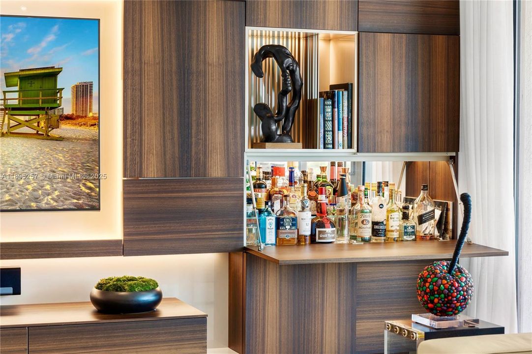 Active With Contract: $2,399,000 (3 beds, 3 baths, 2422 Square Feet)