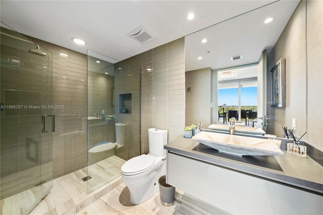 Active With Contract: $2,399,000 (3 beds, 3 baths, 2422 Square Feet)