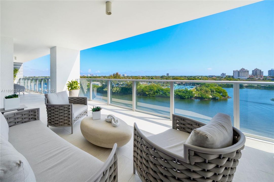 Active With Contract: $2,399,000 (3 beds, 3 baths, 2422 Square Feet)