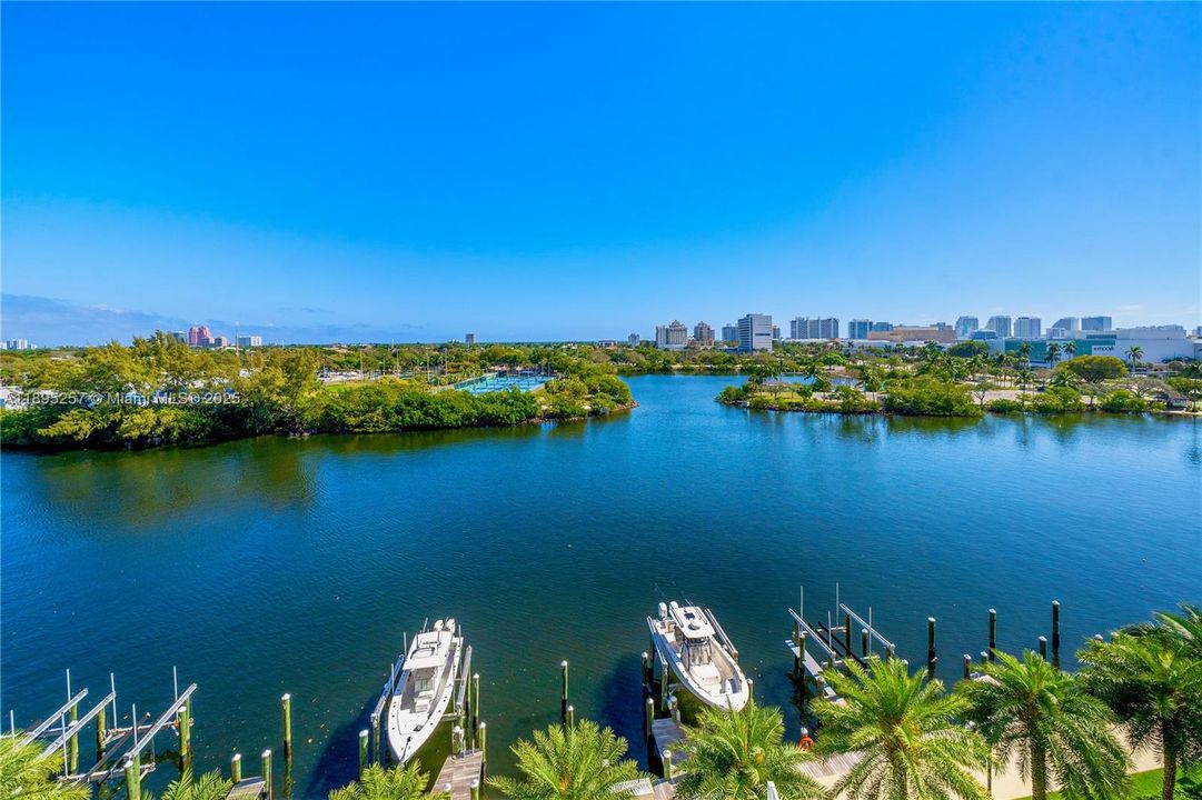 Active With Contract: $2,399,000 (3 beds, 3 baths, 2422 Square Feet)