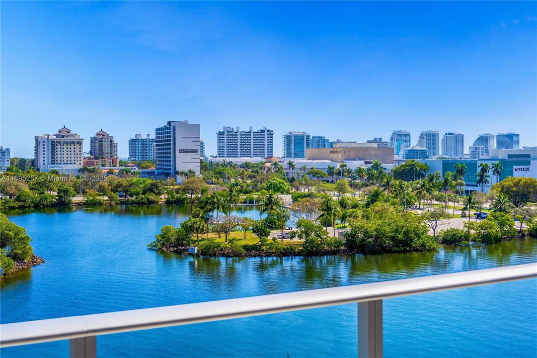 Active With Contract: $2,399,000 (3 beds, 3 baths, 2422 Square Feet)