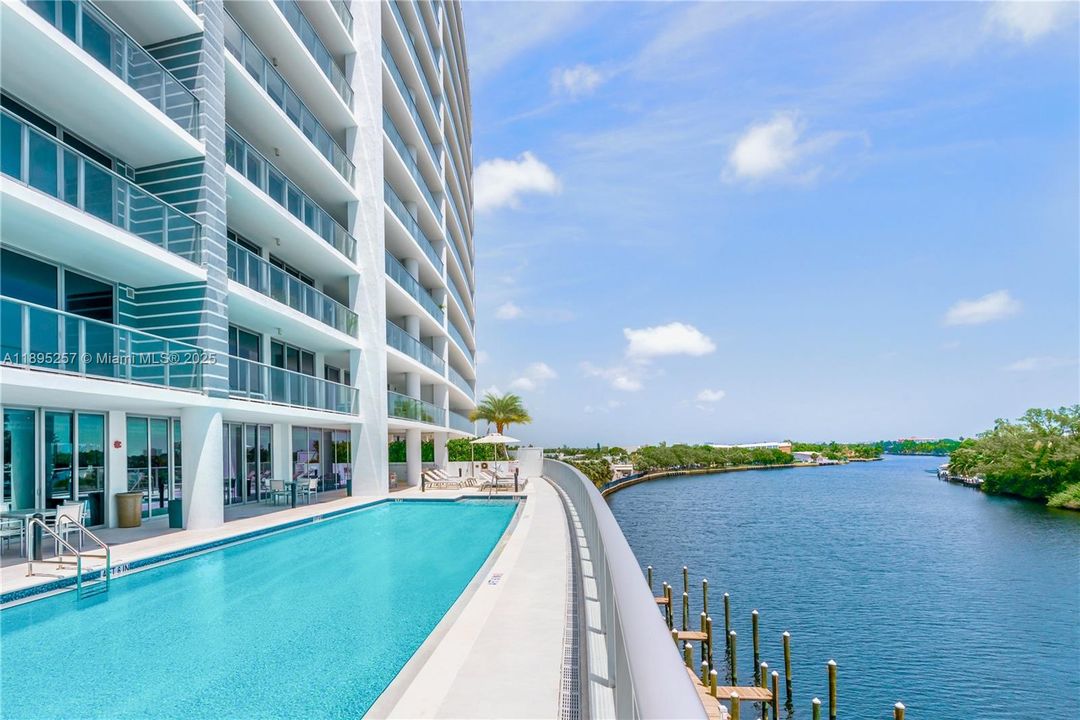 Active With Contract: $2,399,000 (3 beds, 3 baths, 2422 Square Feet)