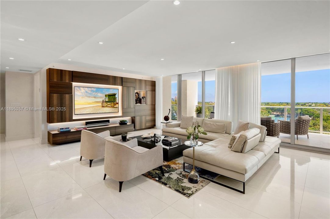 Active With Contract: $2,399,000 (3 beds, 3 baths, 2422 Square Feet)