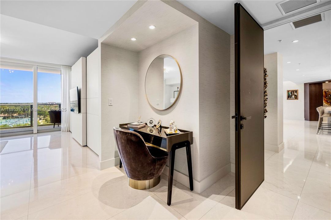 Active With Contract: $2,399,000 (3 beds, 3 baths, 2422 Square Feet)